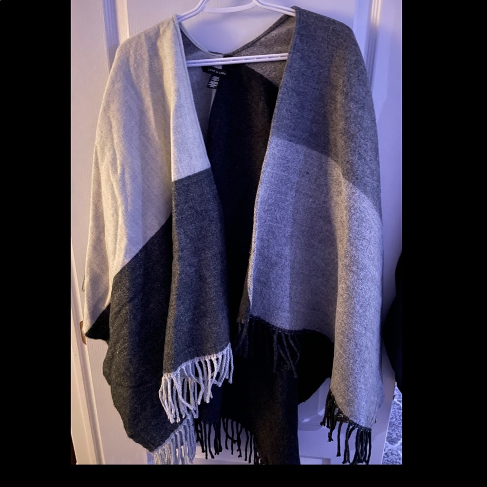 Love & Lore Women’s Poncho